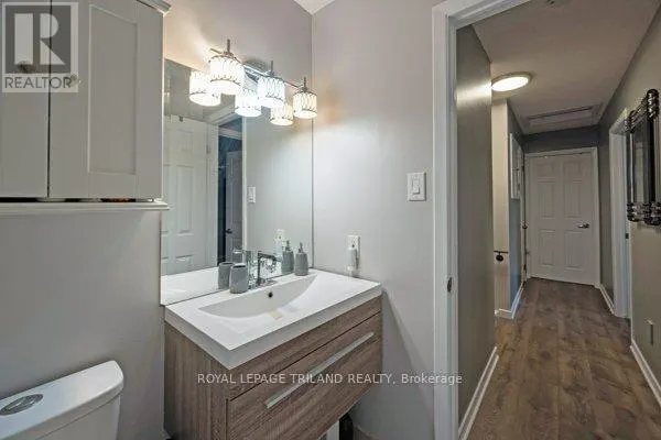 17 WINDING WAY CRESCENT