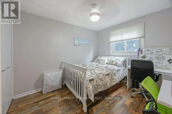 17 WINDING WAY CRESCENT