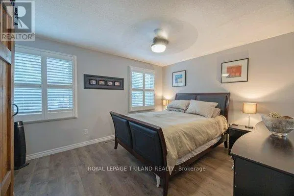 17 WINDING WAY CRESCENT