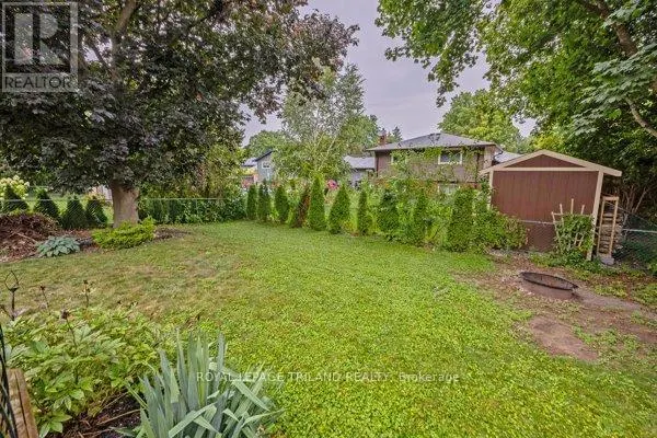 17 WINDING WAY CRESCENT