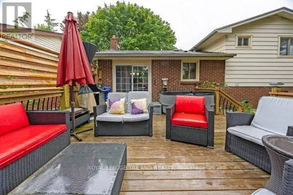 17 WINDING WAY CRESCENT