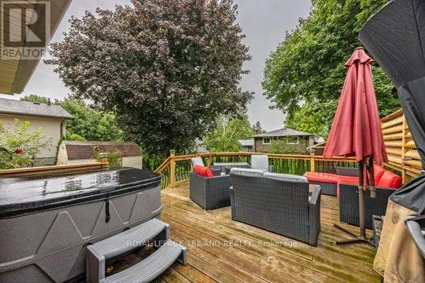 17 WINDING WAY CRESCENT