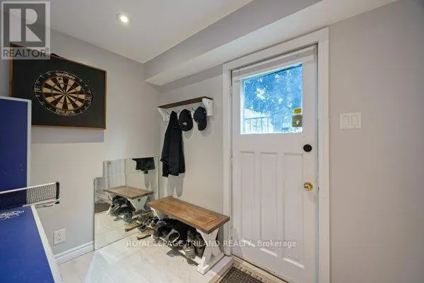 17 WINDING WAY CRESCENT