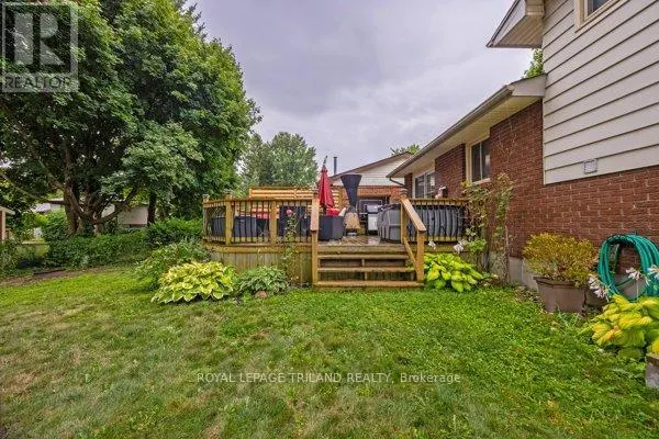 17 WINDING WAY CRESCENT
