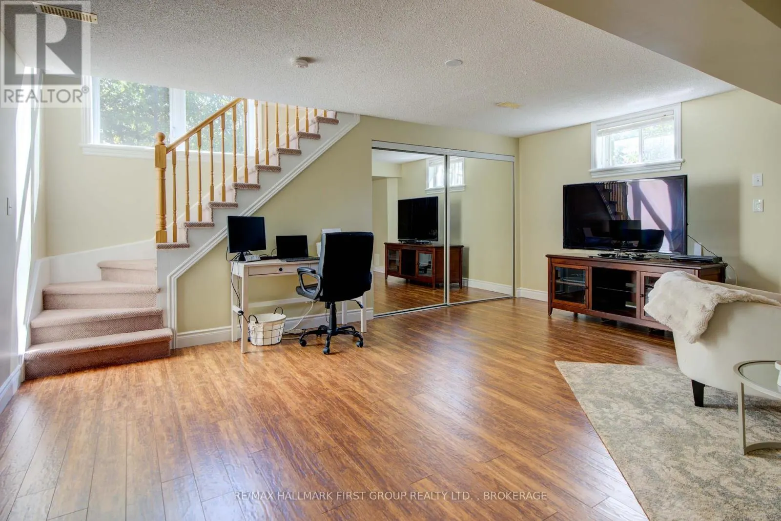 580 HERITAGE COURT