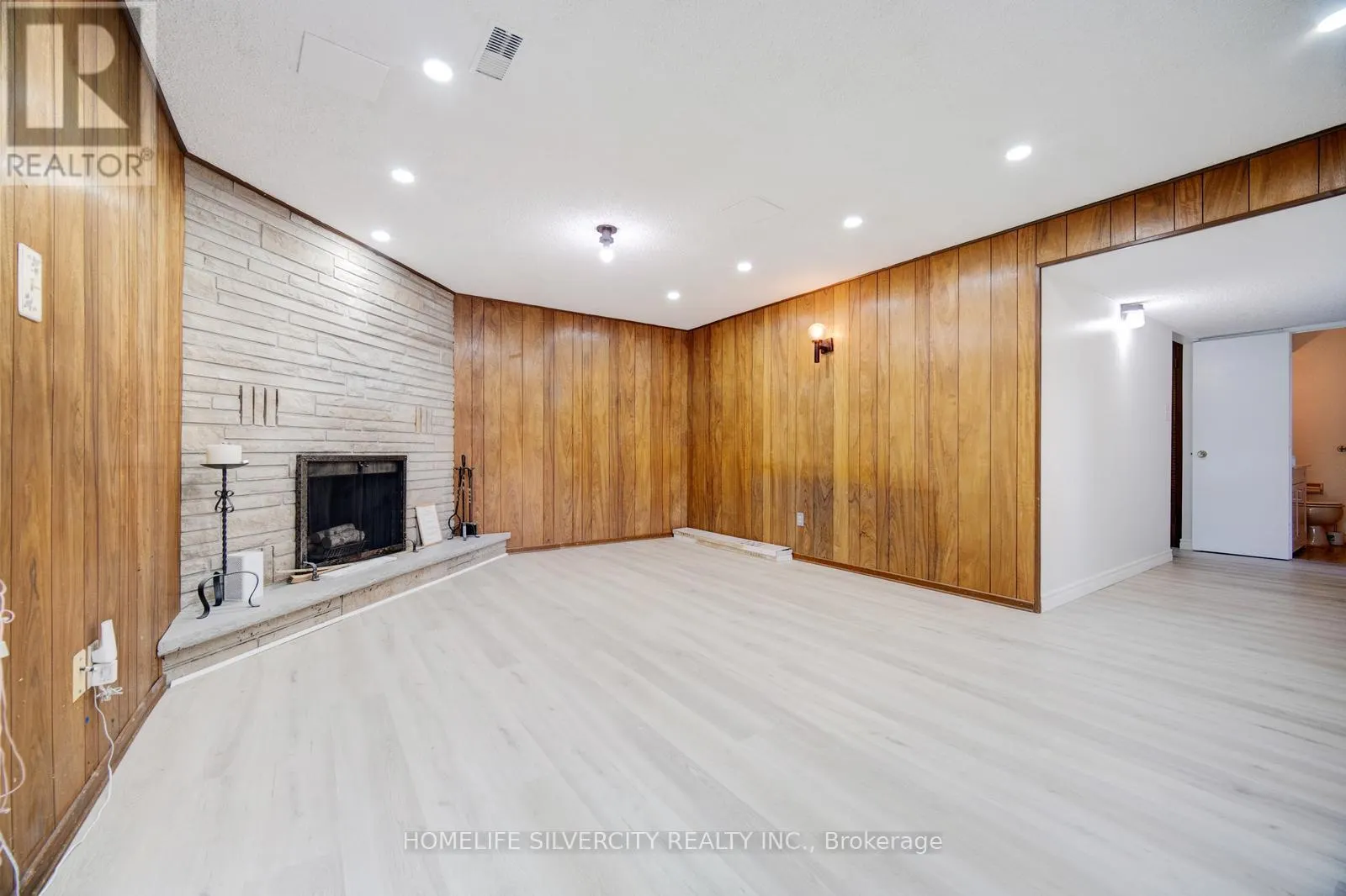 196 MILLWOOD CRESCENT
