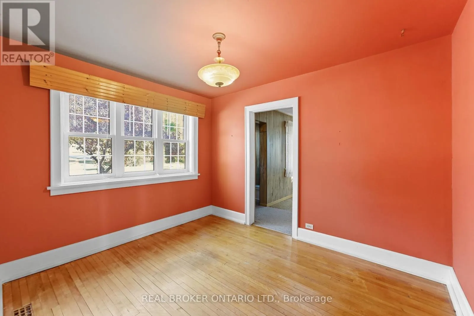 505 MAIN STREET E