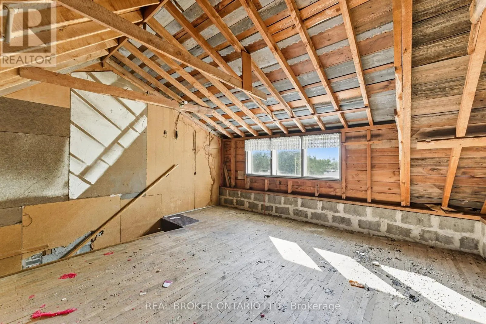 505 MAIN STREET E