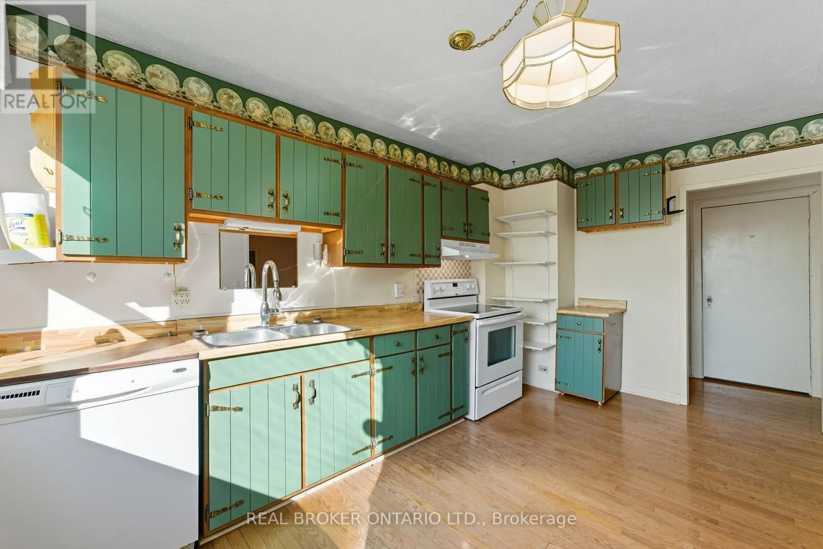 505 MAIN STREET E