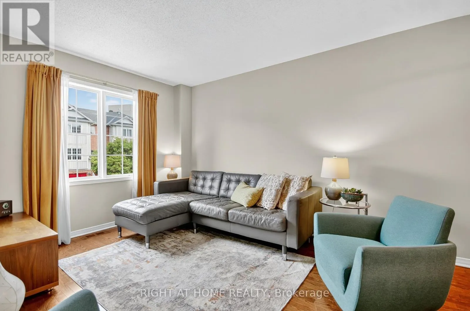 24 MANHATTAN CRESCENT