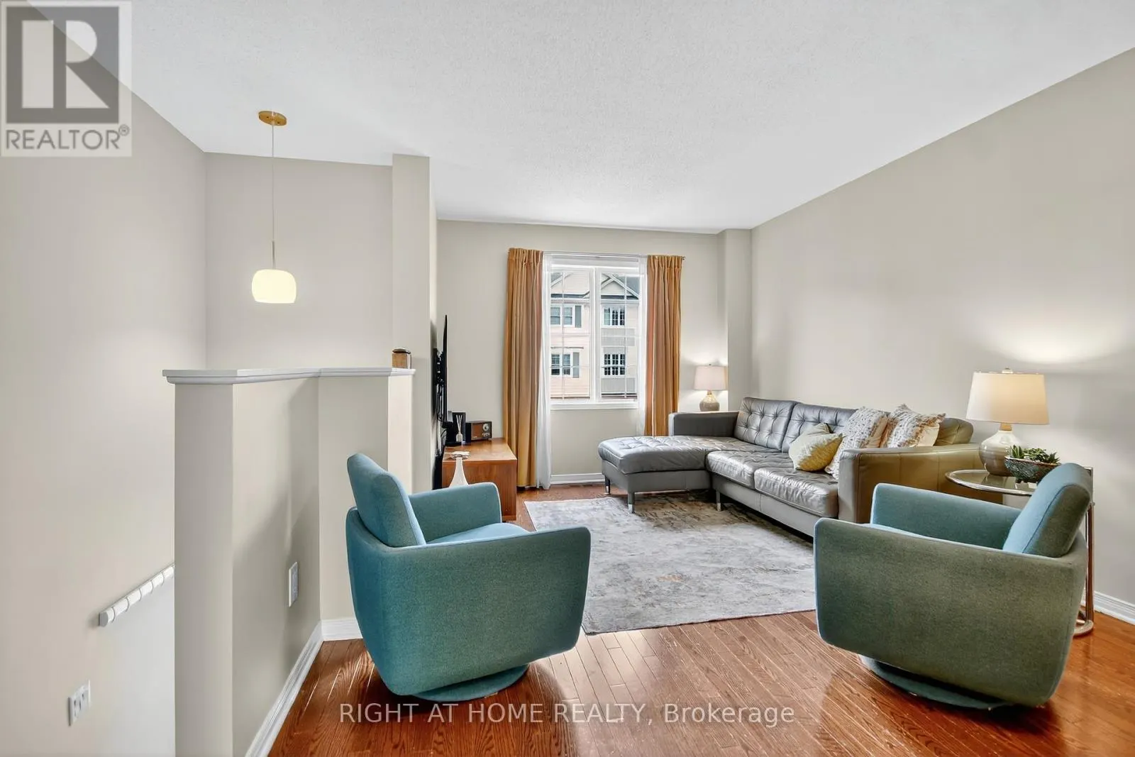 24 MANHATTAN CRESCENT