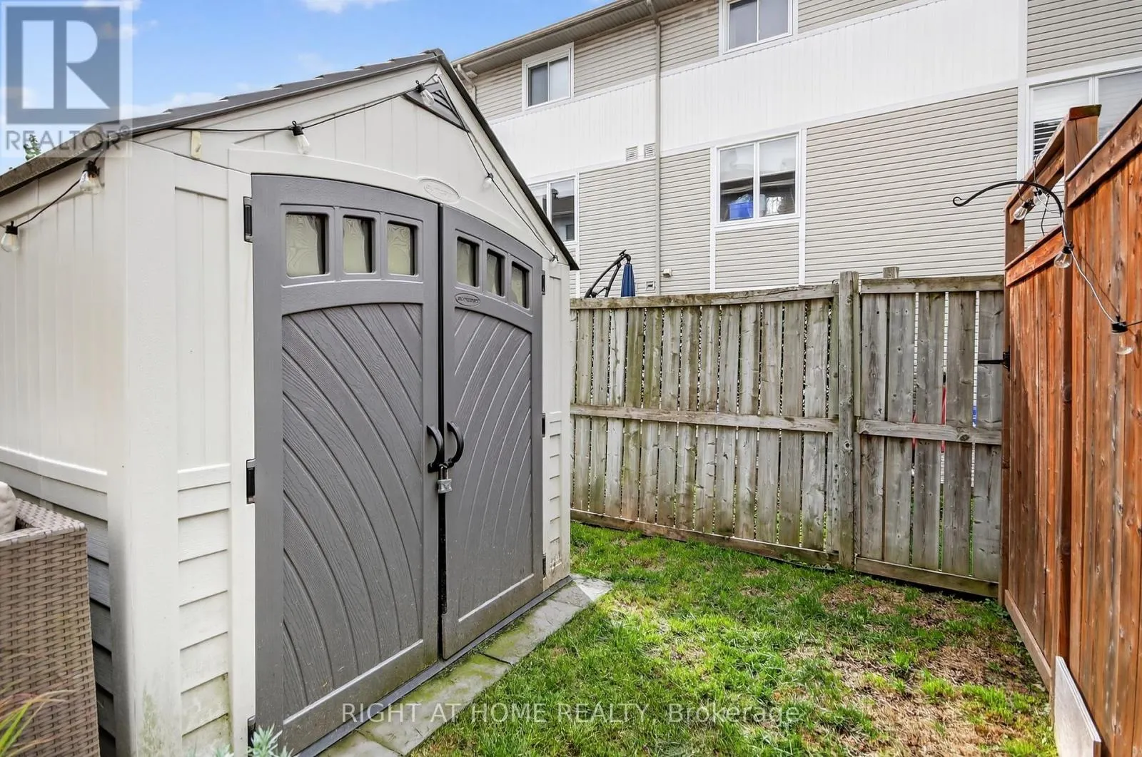 24 MANHATTAN CRESCENT