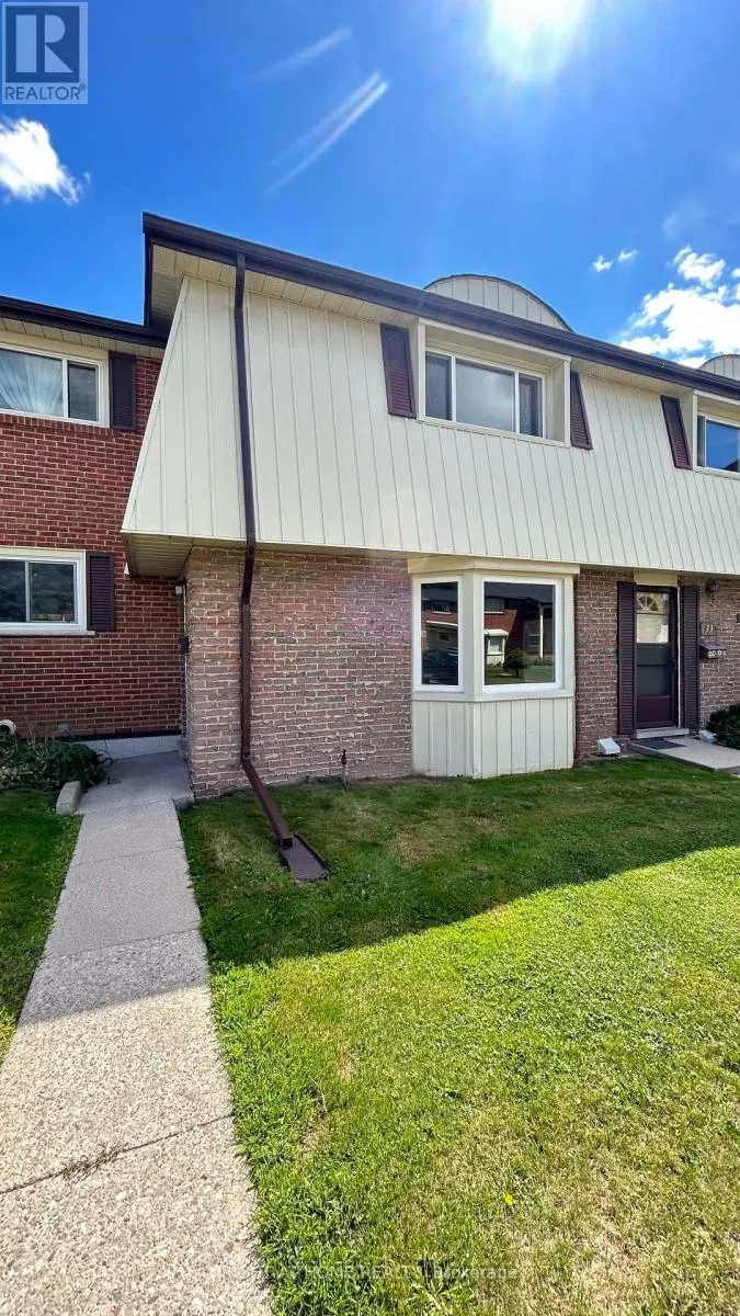 32 - 160 JANSEN AVENUE