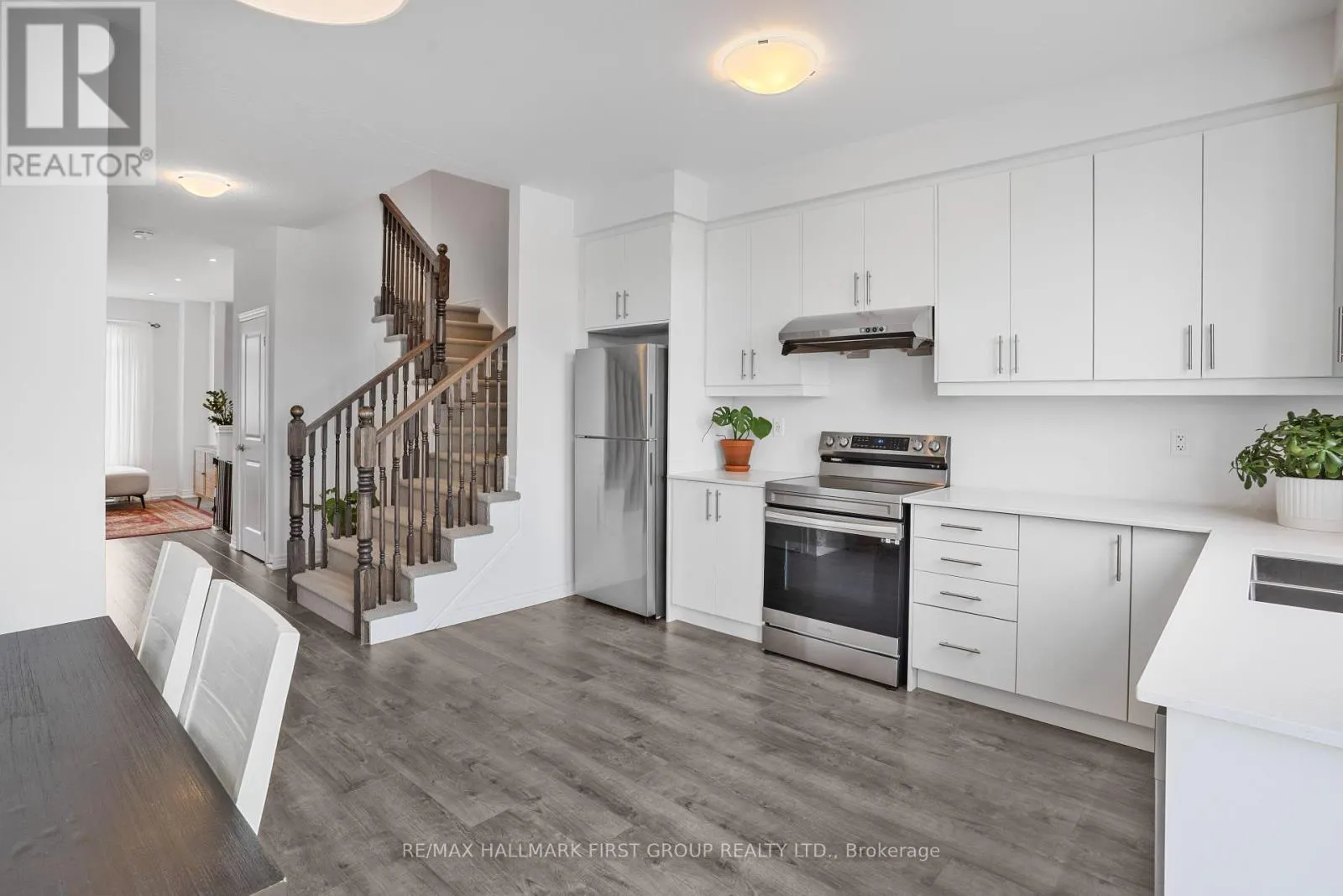 28 - 120 COURT DRIVE