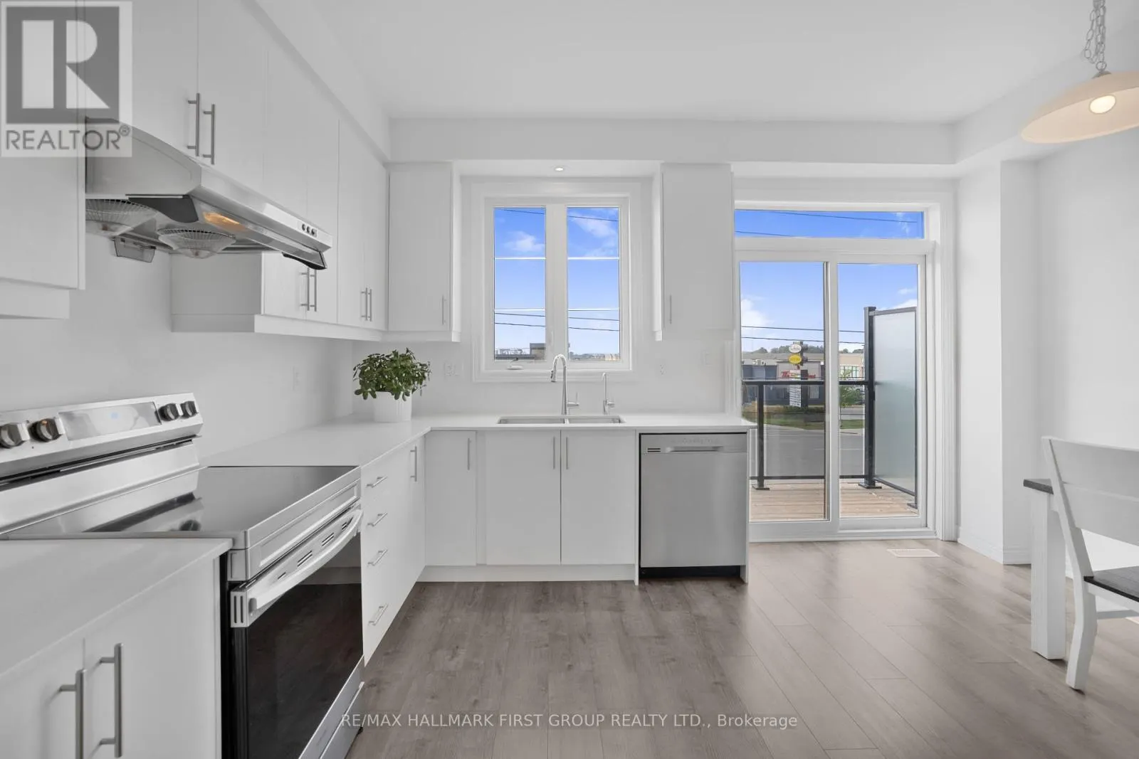 28 - 120 COURT DRIVE