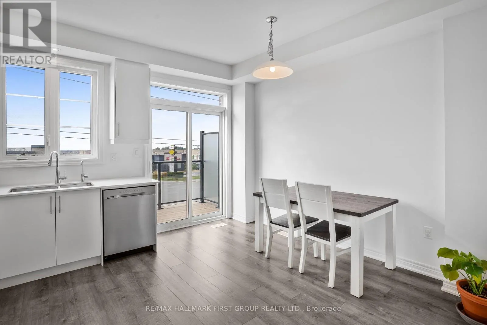 28 - 120 COURT DRIVE