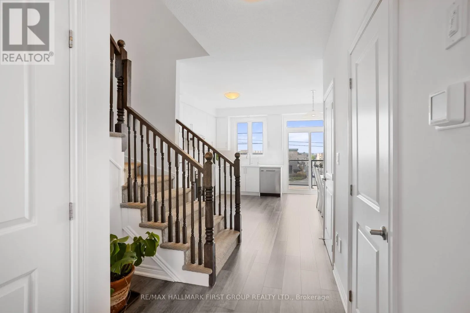 28 - 120 COURT DRIVE