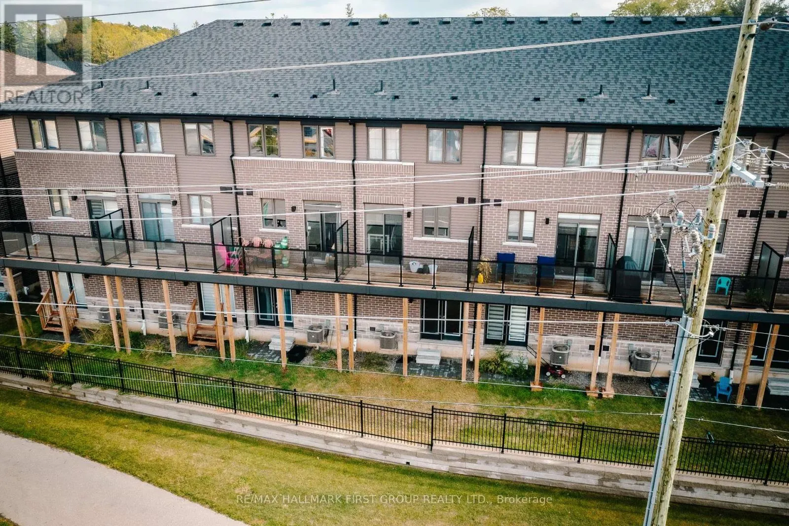 28 - 120 COURT DRIVE