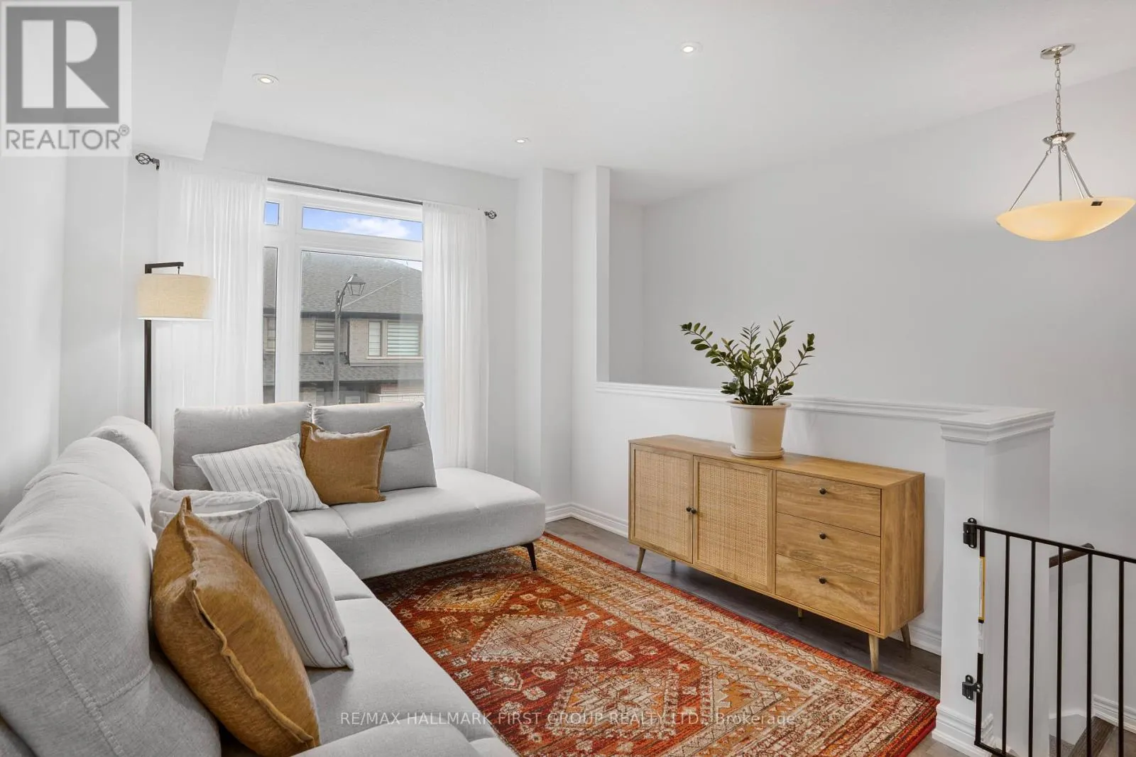 28 - 120 COURT DRIVE