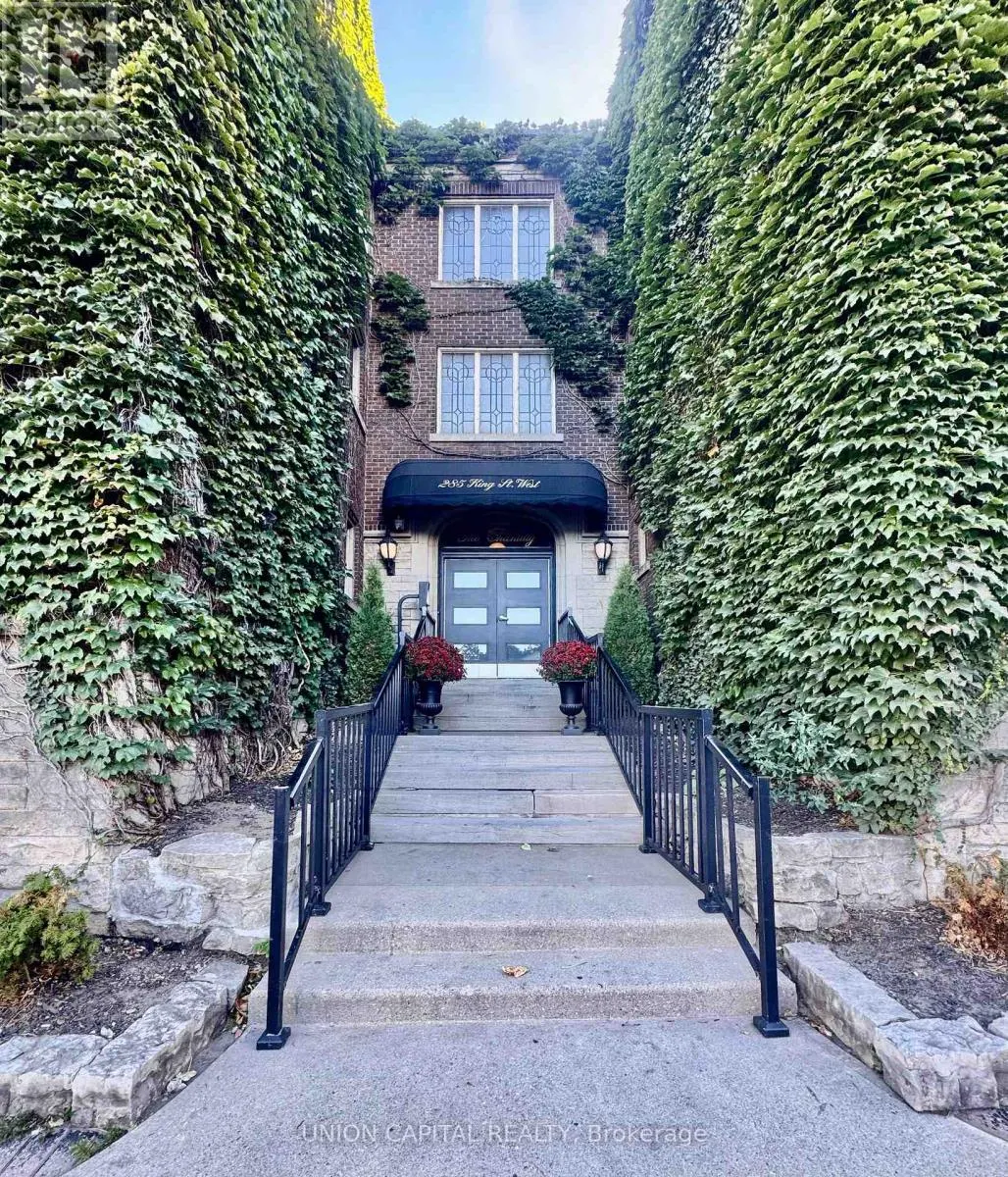 24 - 285 KING STREET W
