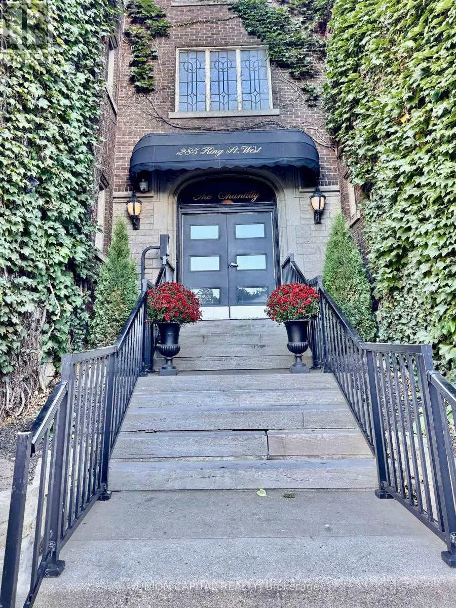 24 - 285 KING STREET W