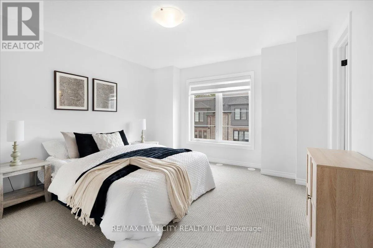 5 - 187 WILSON STREET W