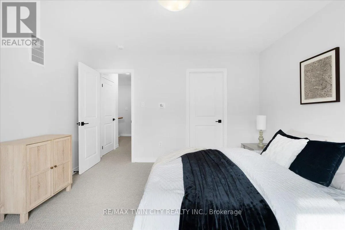 5 - 187 WILSON STREET W