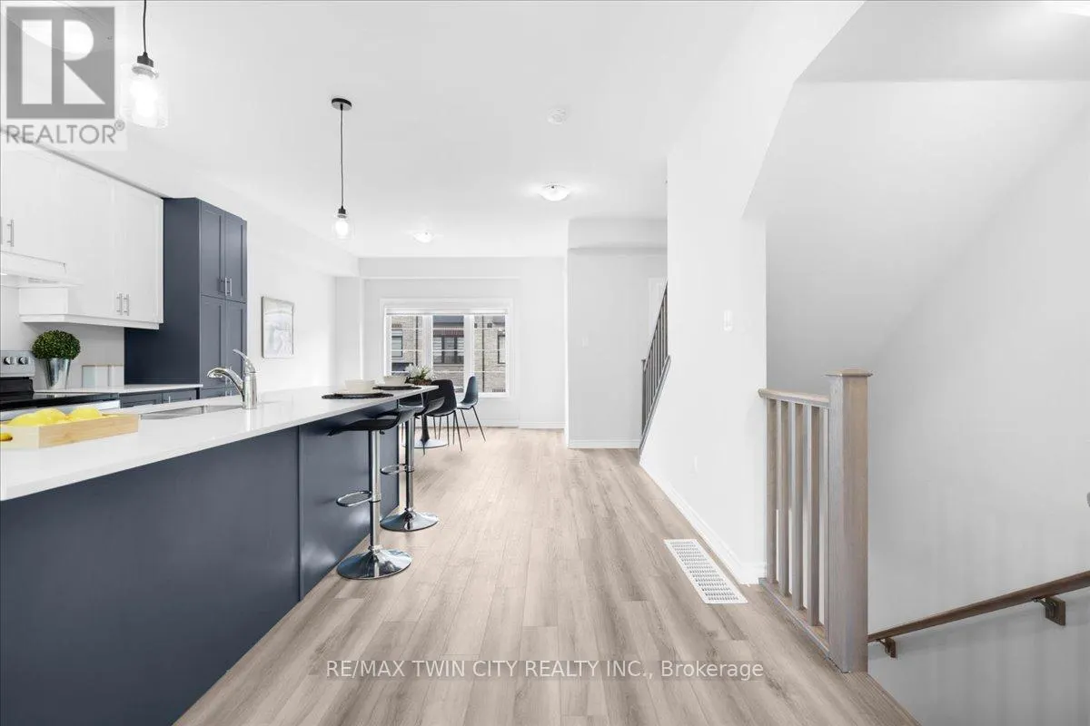 5 - 187 WILSON STREET W