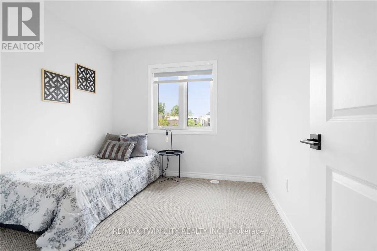 5 - 187 WILSON STREET W
