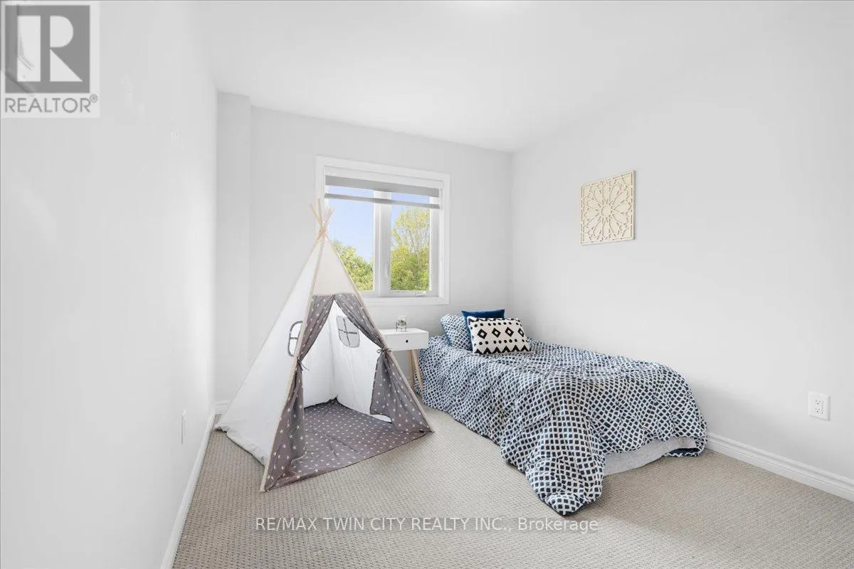 5 - 187 WILSON STREET W
