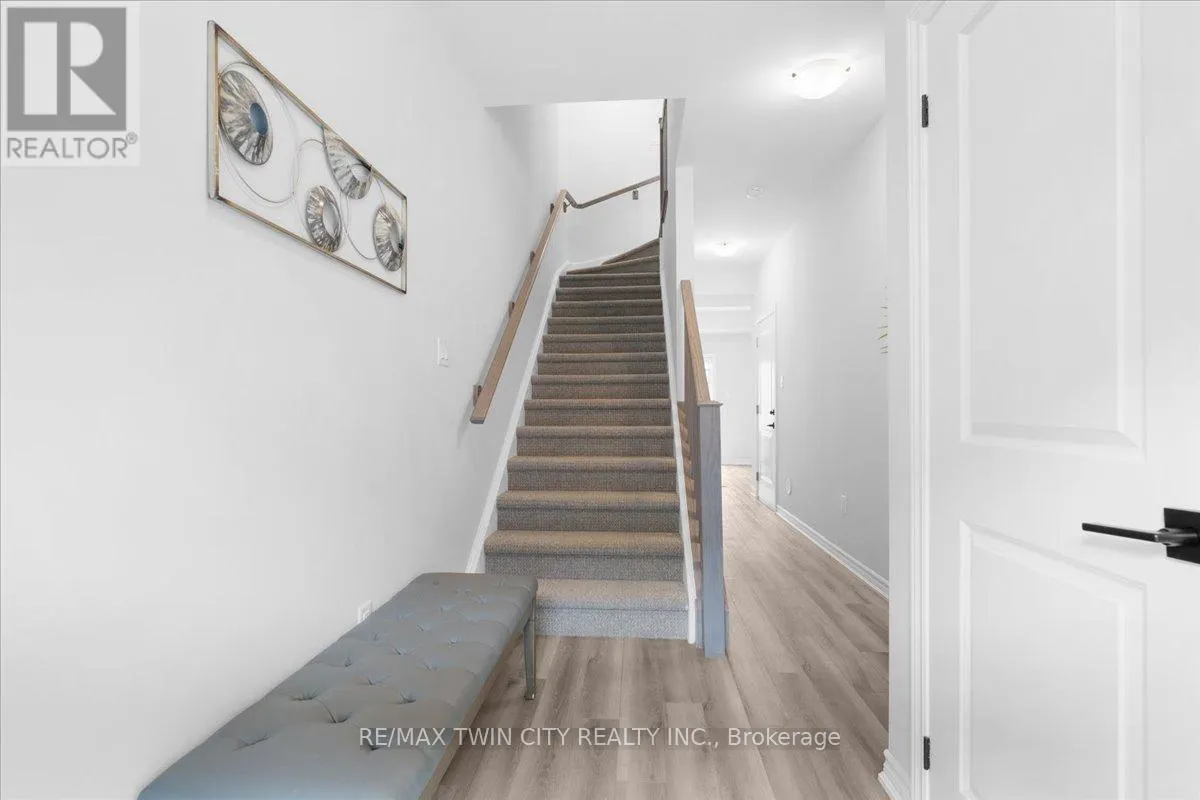 5 - 187 WILSON STREET W