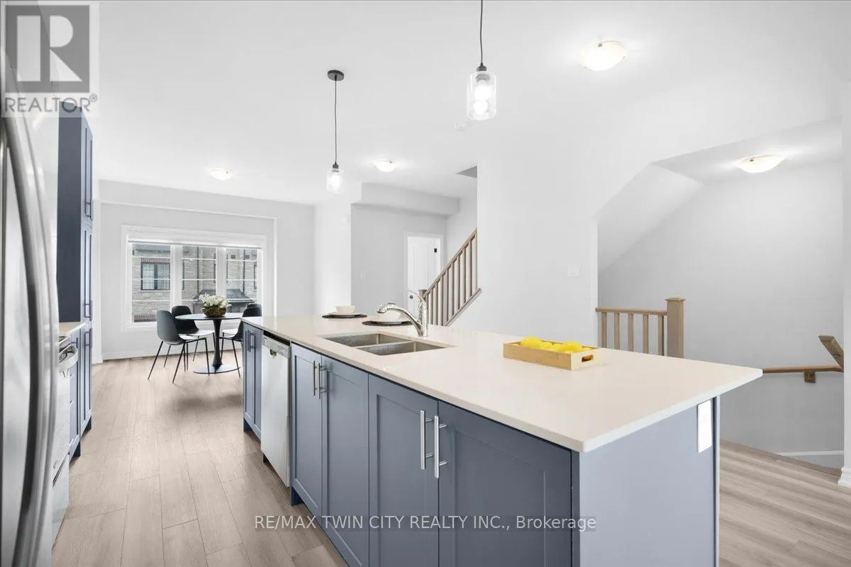 5 - 187 WILSON STREET W