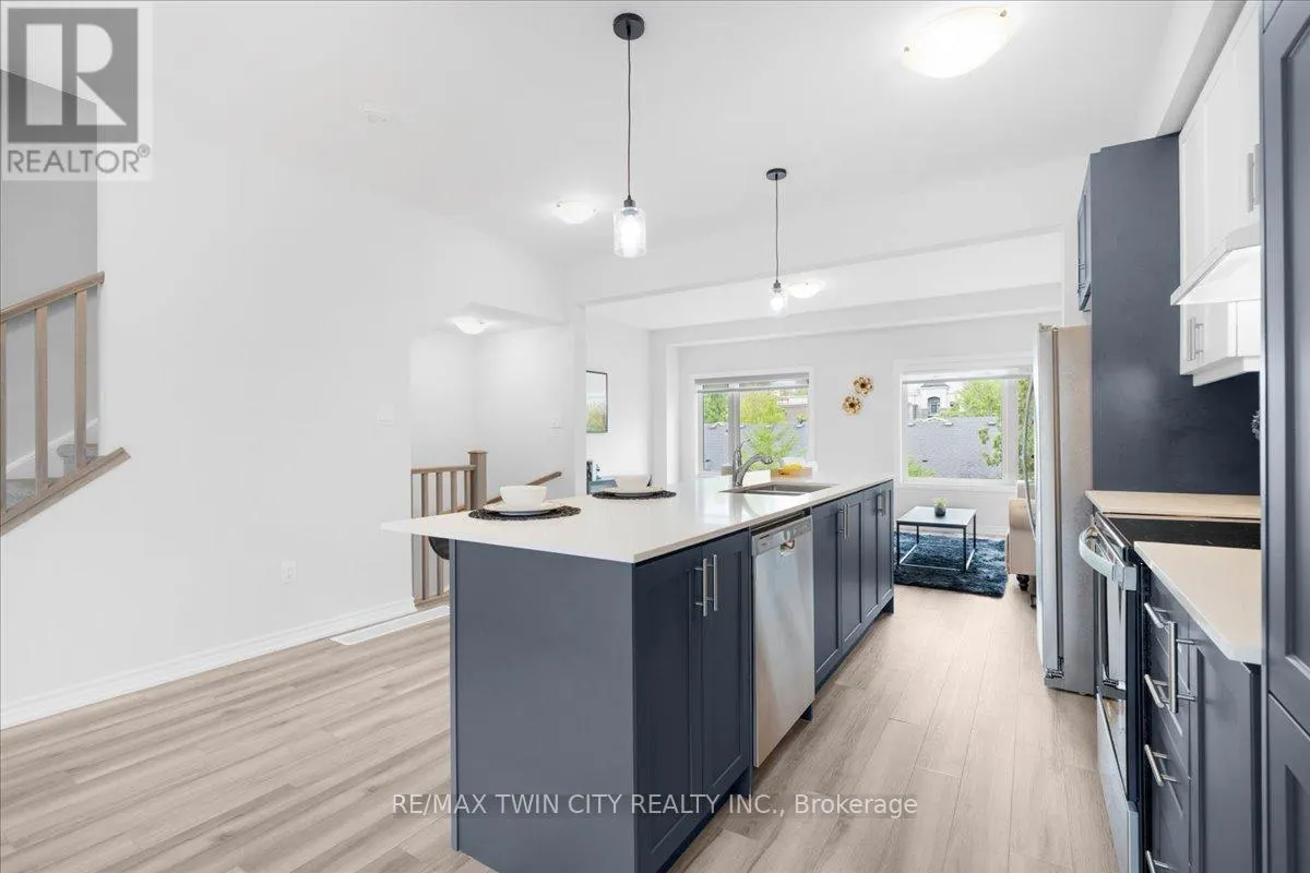 5 - 187 WILSON STREET W