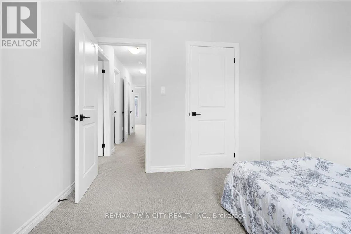 5 - 187 WILSON STREET W