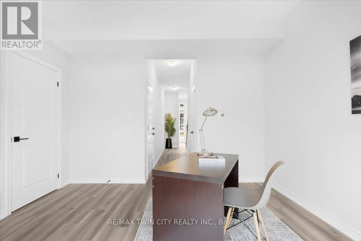 5 - 187 WILSON STREET W