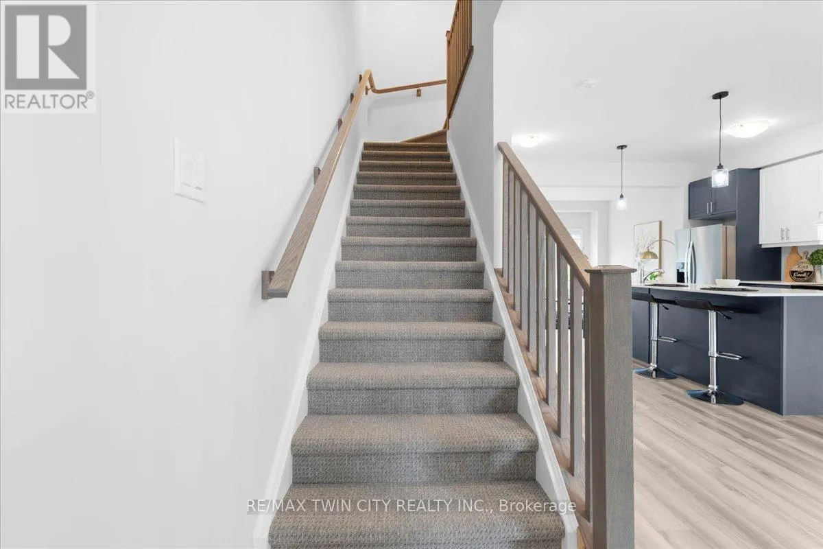 5 - 187 WILSON STREET W