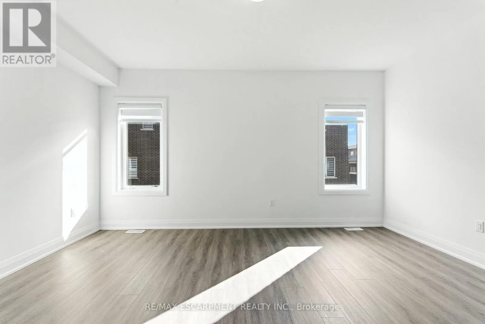 4 CLEAR VALLEY LANE