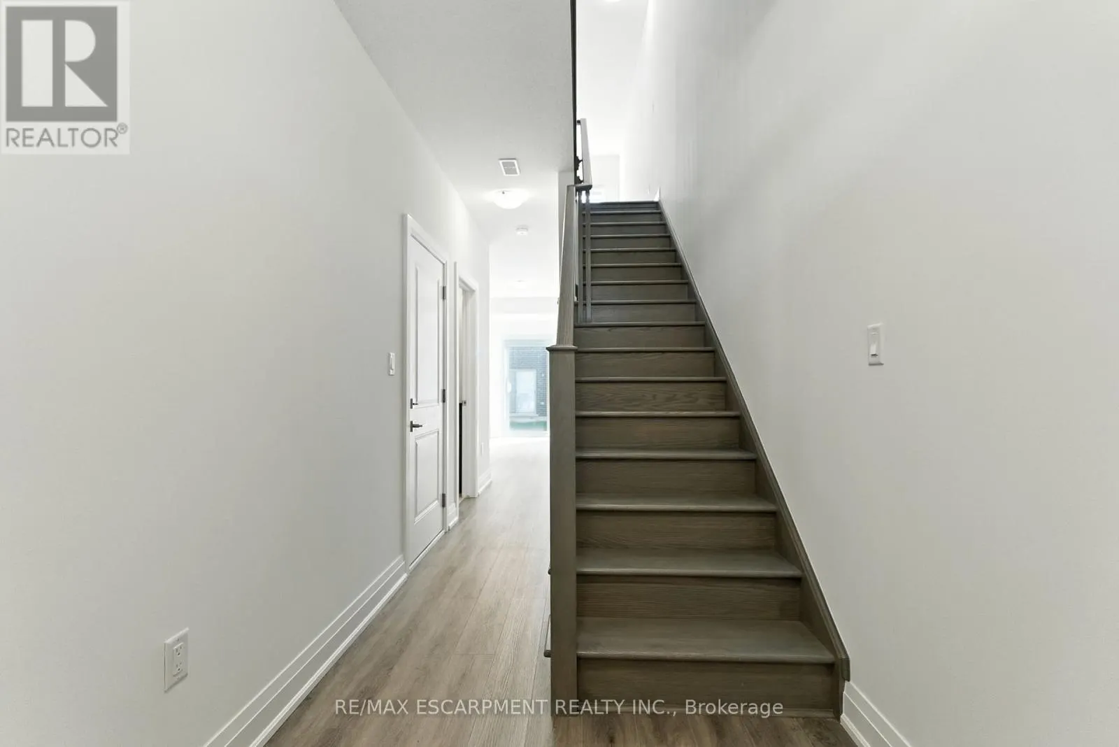 4 CLEAR VALLEY LANE