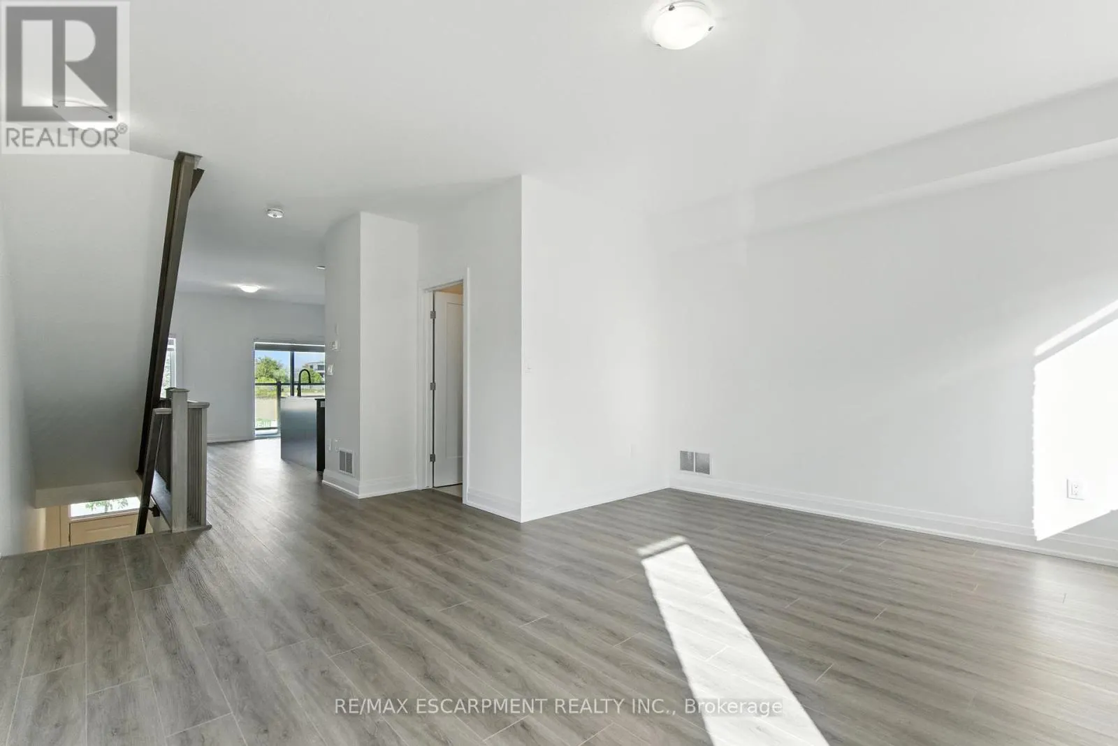 4 CLEAR VALLEY LANE