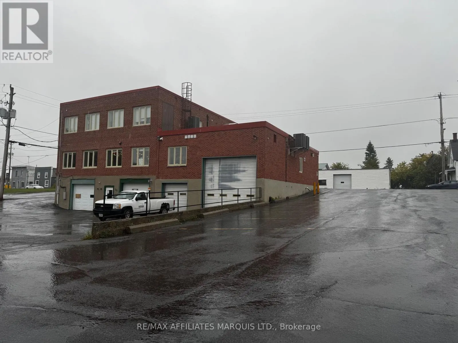 90 MAIN STREET S