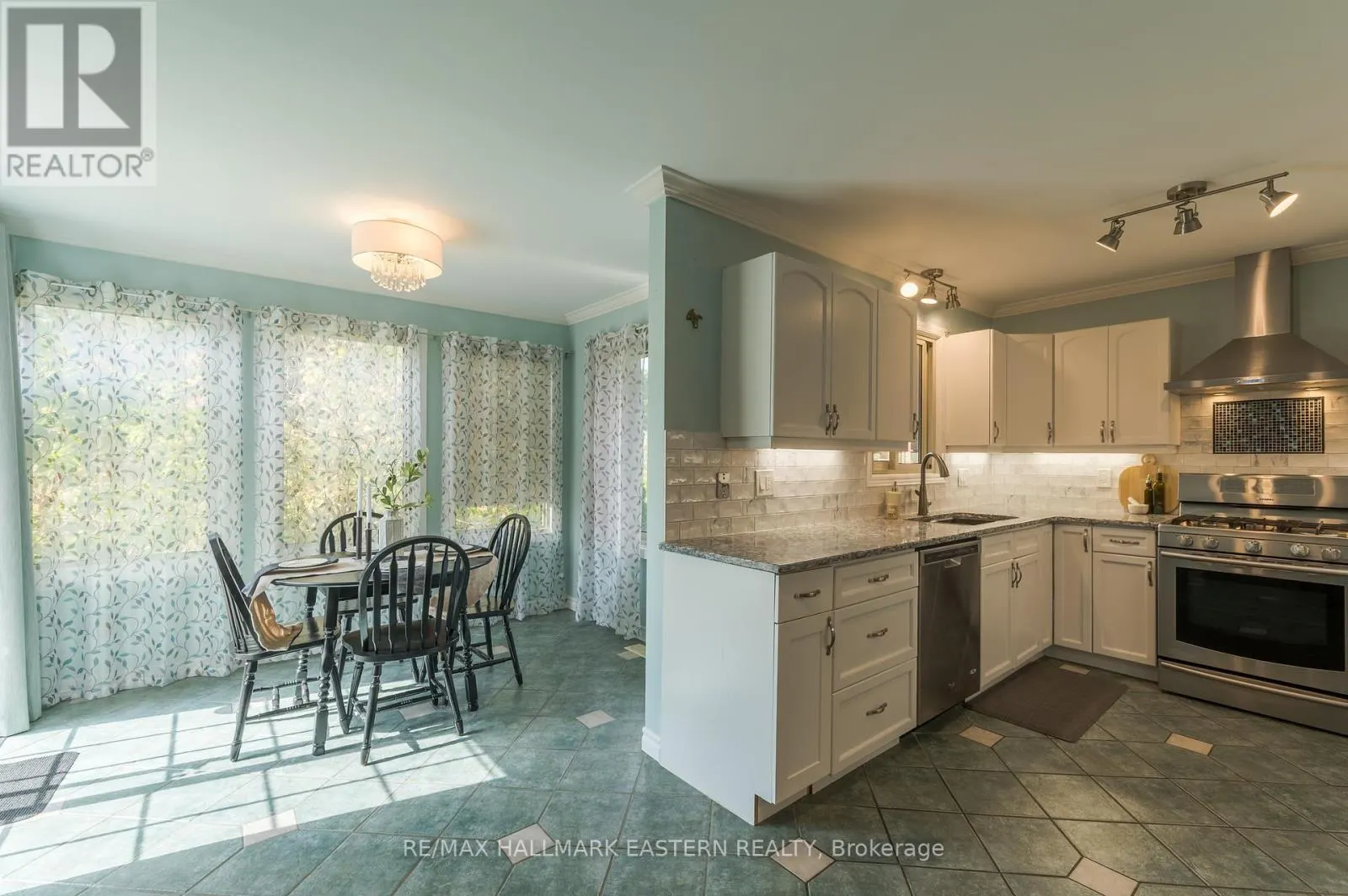 2196 LORRAINE DRIVE