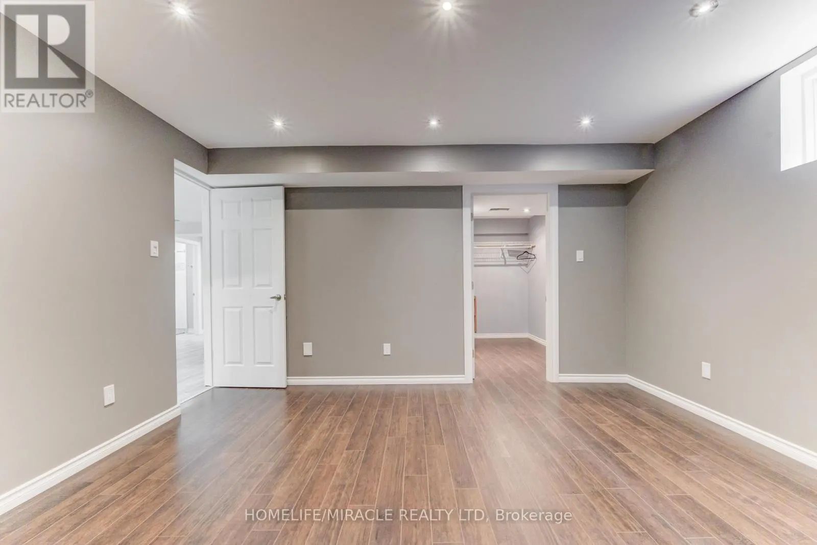 124 WINDING WOOD CRESCENT