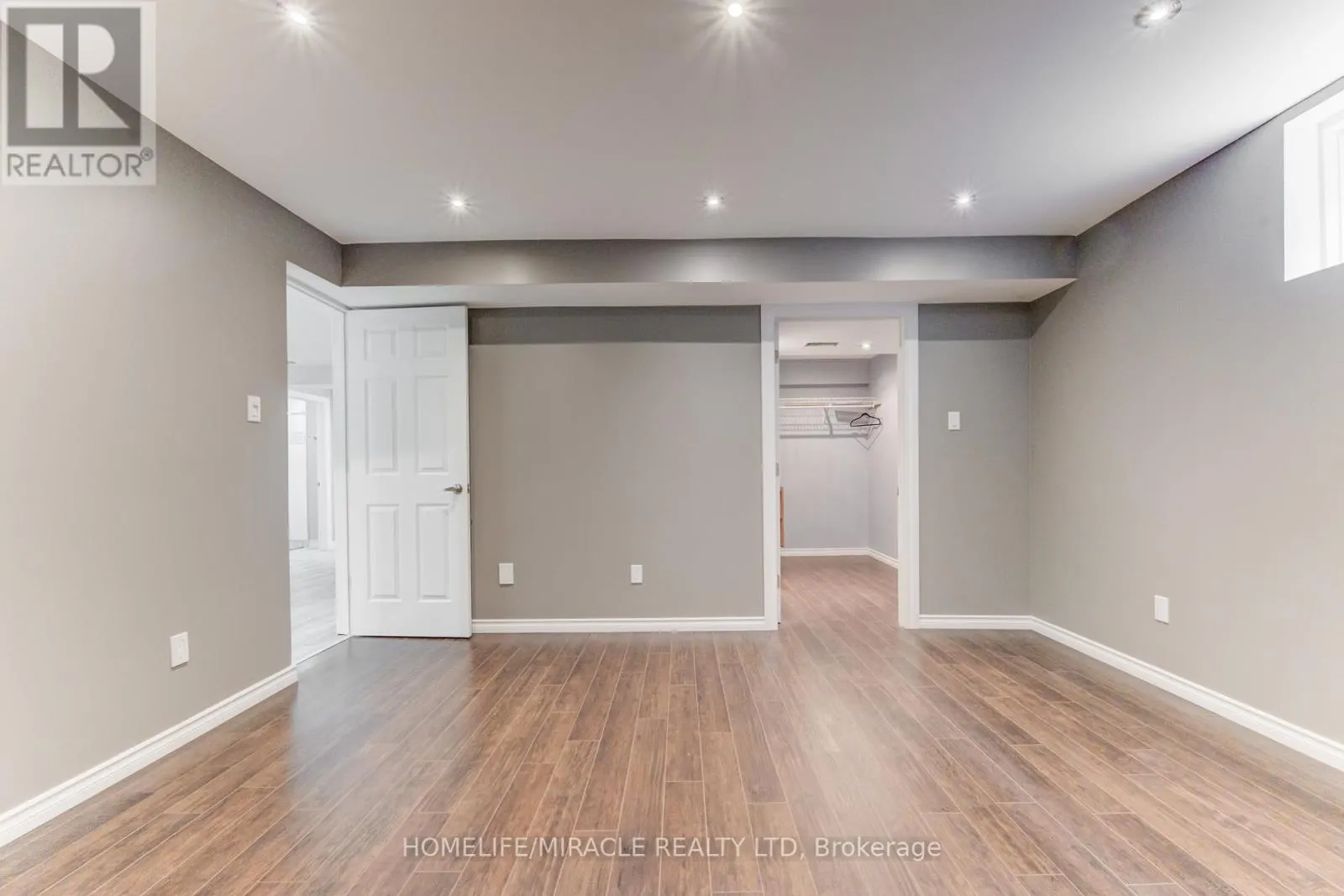 124 WINDING WOOD CRESCENT