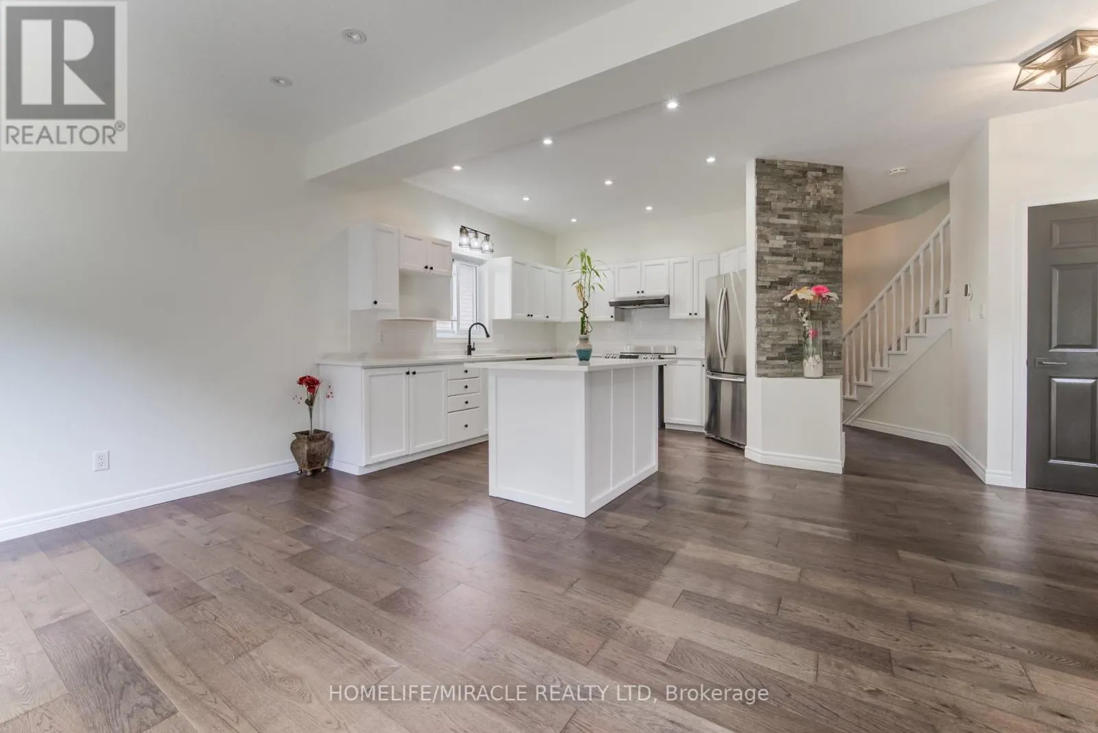 124 WINDING WOOD CRESCENT