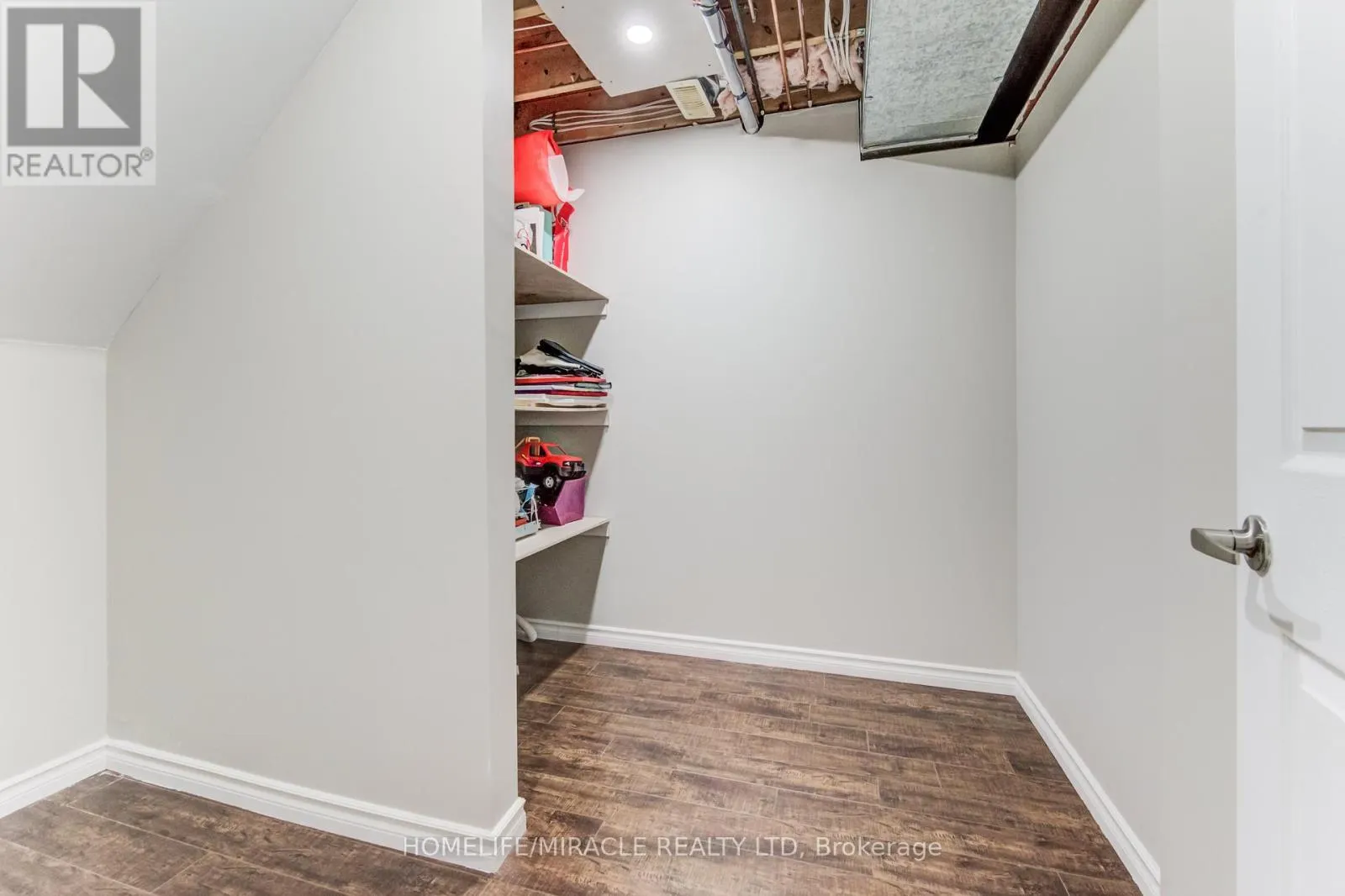 124 WINDING WOOD CRESCENT