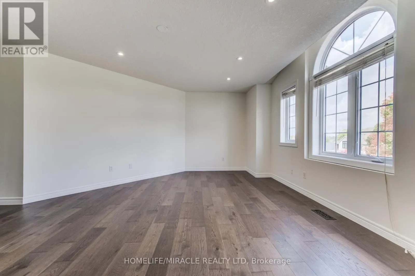 124 WINDING WOOD CRESCENT