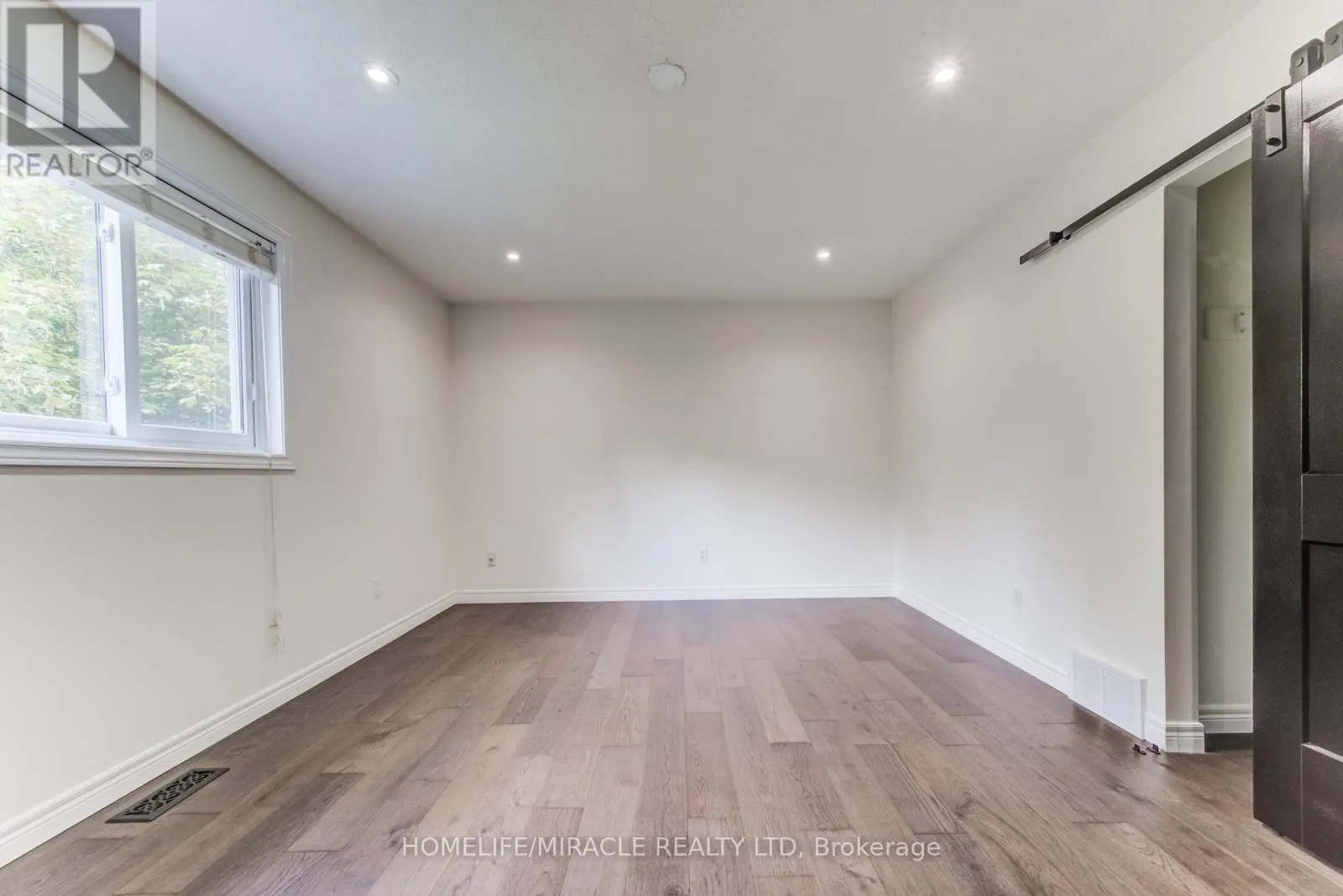 124 WINDING WOOD CRESCENT