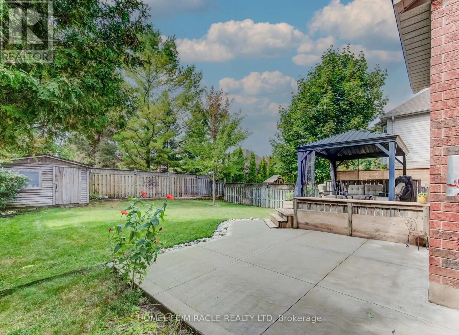 124 WINDING WOOD CRESCENT