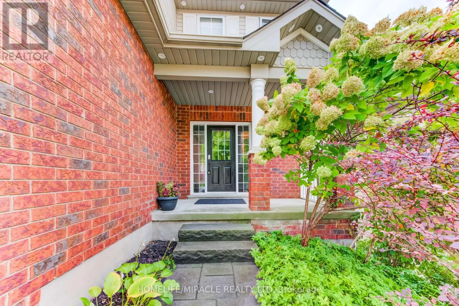 124 WINDING WOOD CRESCENT