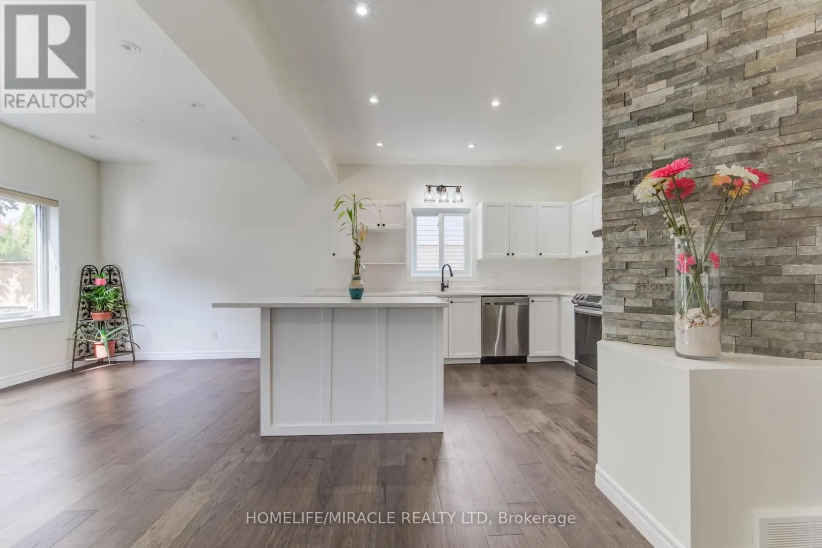 124 WINDING WOOD CRESCENT